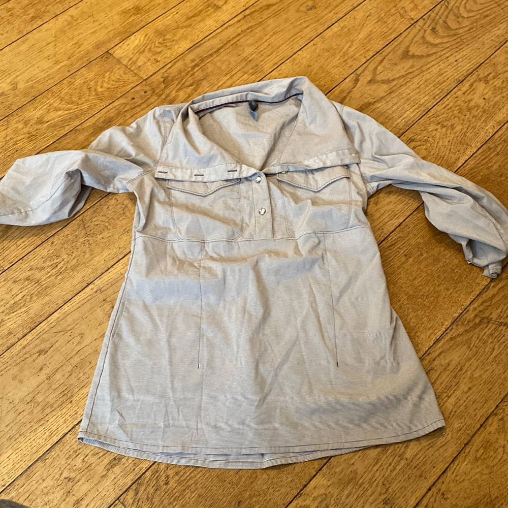 Medium Mountain Hardwear Top